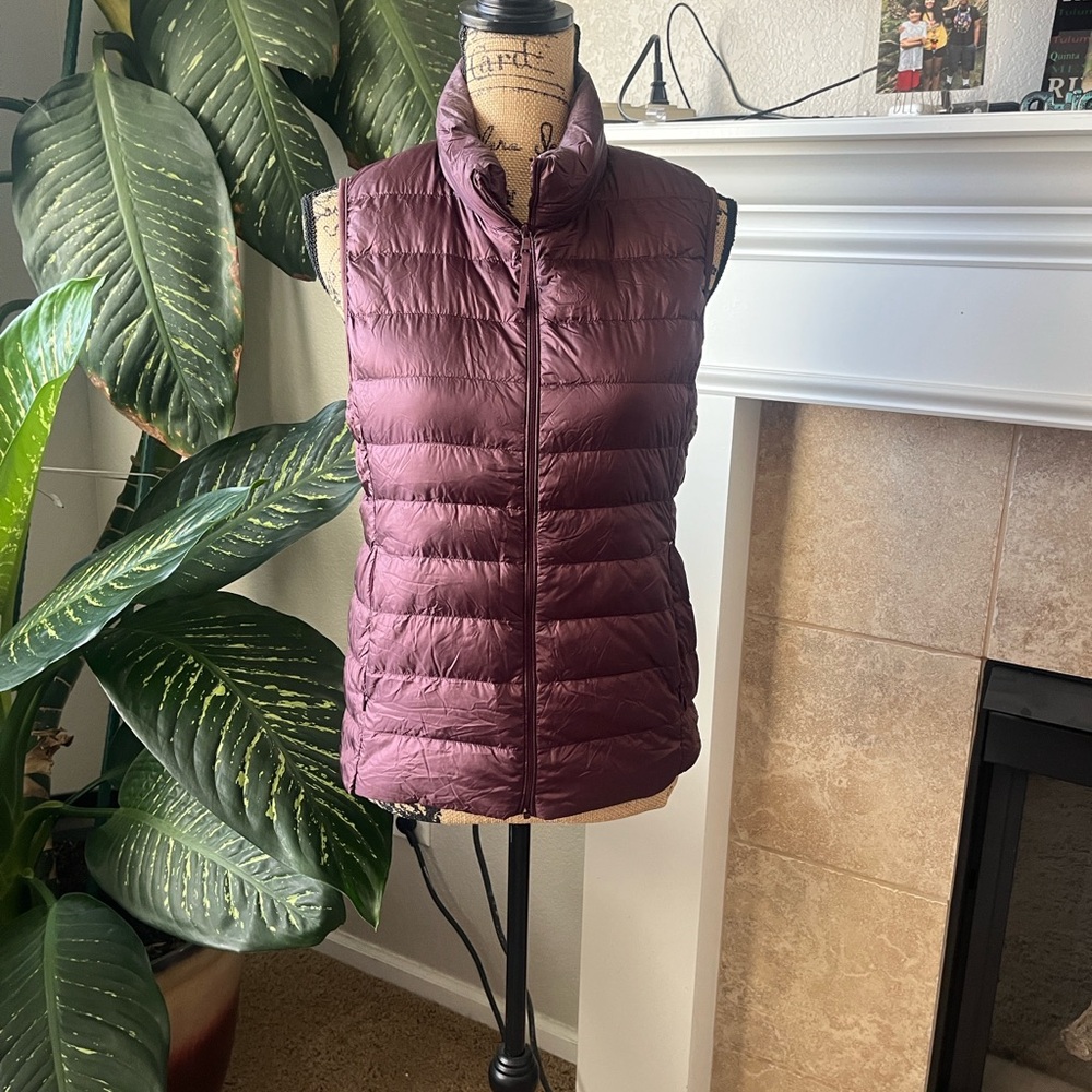 Uniqlo Women's Burgundy Puffer Vest